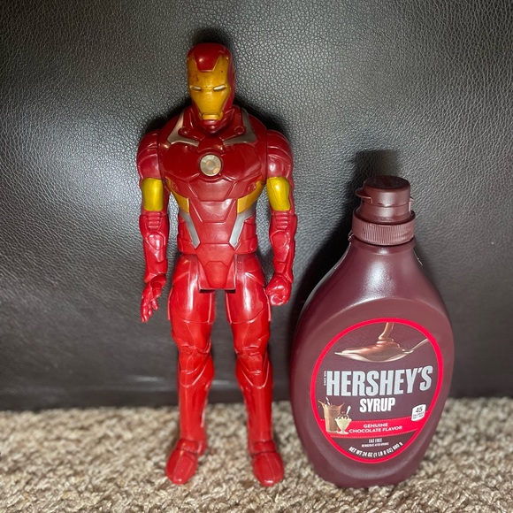 Iron man toy slightly worn on gold of head - Picture 3 of 3